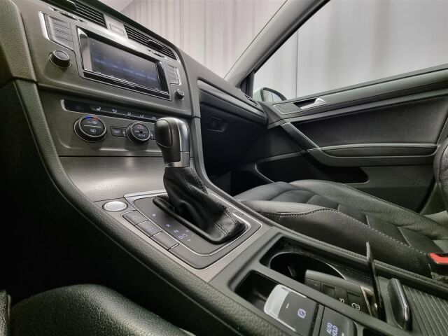 VOLKSWAGEN Golf 2014 Comfortline 1,4 TSI 90 kW (122 hv)  automaatti / ACC / Keyless / Nahkasisusta / Navi