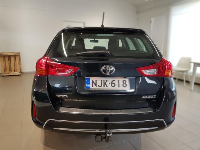 TOYOTA Auris 2014 Touring Sports 1,6 Valvematic Active