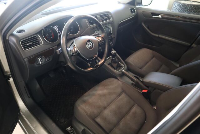 VOLKSWAGEN Jetta 2015 Comfort 1,2 TSI 77 kW (105 hv) BlueMotion Technology