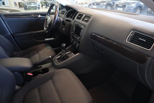VOLKSWAGEN Jetta 2015 Comfort 1,2 TSI 77 kW (105 hv) BlueMotion Technology