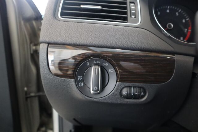 VOLKSWAGEN Jetta 2015 Comfort 1,2 TSI 77 kW (105 hv) BlueMotion Technology
