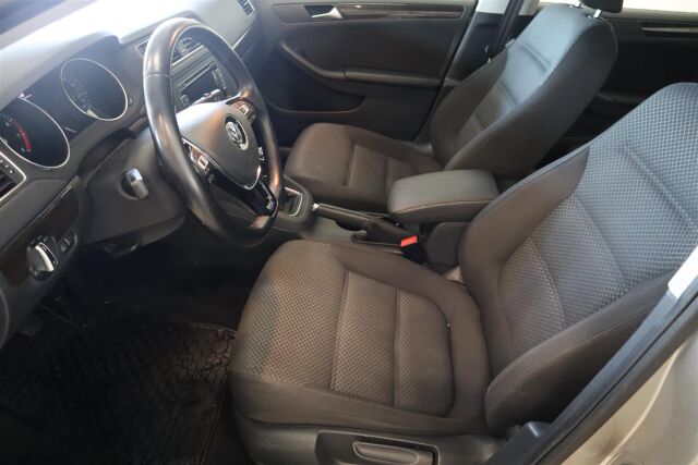VOLKSWAGEN Jetta 2015 Comfort 1,2 TSI 77 kW (105 hv) BlueMotion Technology