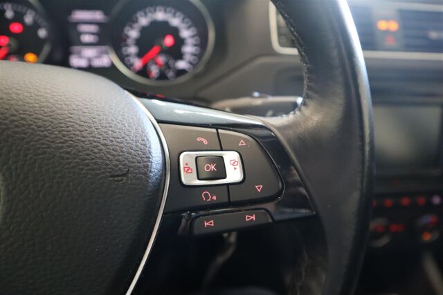 VOLKSWAGEN Jetta 2015 Comfort 1,2 TSI 77 kW (105 hv) BlueMotion Technology