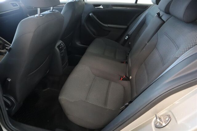 VOLKSWAGEN Jetta 2015 Comfort 1,2 TSI 77 kW (105 hv) BlueMotion Technology