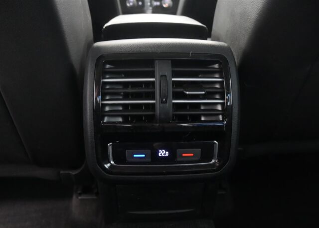 VOLKSWAGEN Passat 2016 Sedan Highline 1,6 TDI 88 kW (120 hv) DSG-automaatti