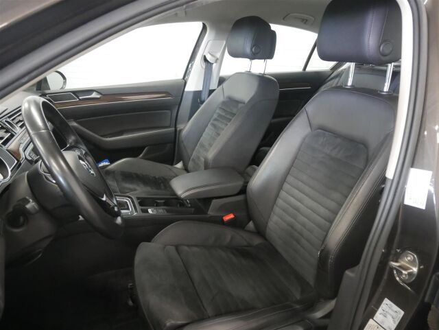 VOLKSWAGEN Passat 2016 Sedan Highline 1,6 TDI 88 kW (120 hv) DSG-automaatti