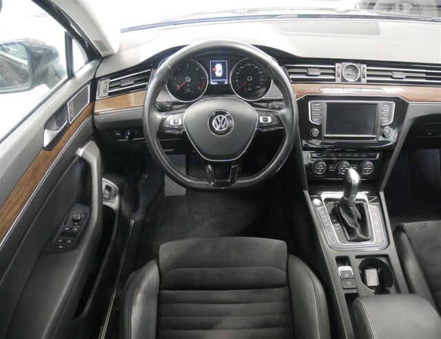 VOLKSWAGEN Passat 2016 Sedan Highline 1,6 TDI 88 kW (120 hv) DSG-automaatti