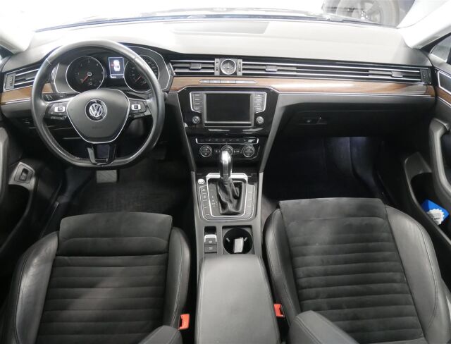 VOLKSWAGEN Passat 2016 Sedan Highline 1,6 TDI 88 kW (120 hv) DSG-automaatti