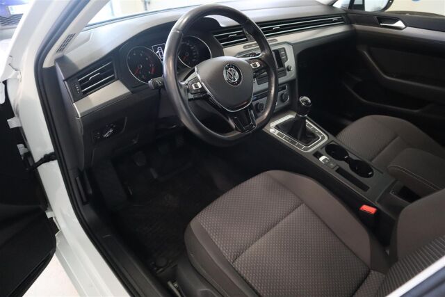 VOLKSWAGEN Passat 2016 Sedan Trendline 1,4 TSI 92 kW (125 hv)