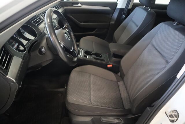 VOLKSWAGEN Passat 2016 Sedan Trendline 1,4 TSI 92 kW (125 hv)