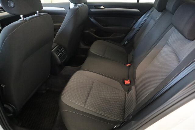 VOLKSWAGEN Passat 2016 Sedan Trendline 1,4 TSI 92 kW (125 hv)