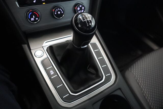 VOLKSWAGEN Passat 2016 Sedan Trendline 1,4 TSI 92 kW (125 hv)