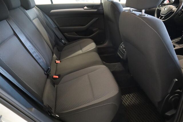 VOLKSWAGEN Passat 2016 Sedan Trendline 1,4 TSI 92 kW (125 hv)