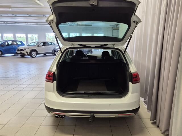 VOLKSWAGEN Golf 2016 Variant Alltrack 2,0 TDI 135 kW (184 hv) 4MOTION DSG-automaatti Winter Edition
