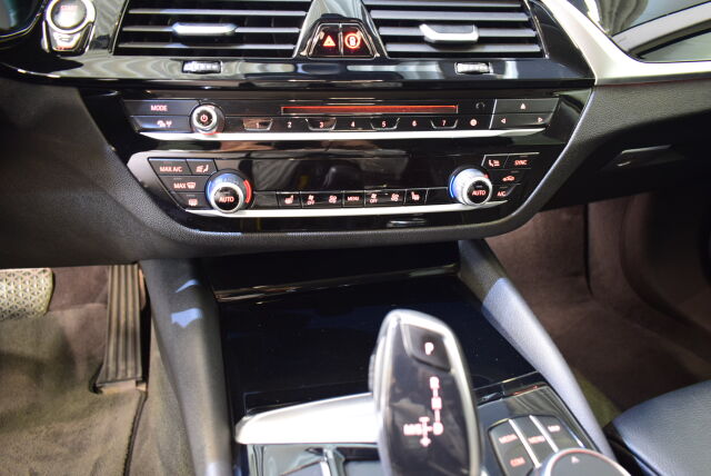 BMW 520 2017 G31 Touring 520d A xDrive Business Sport