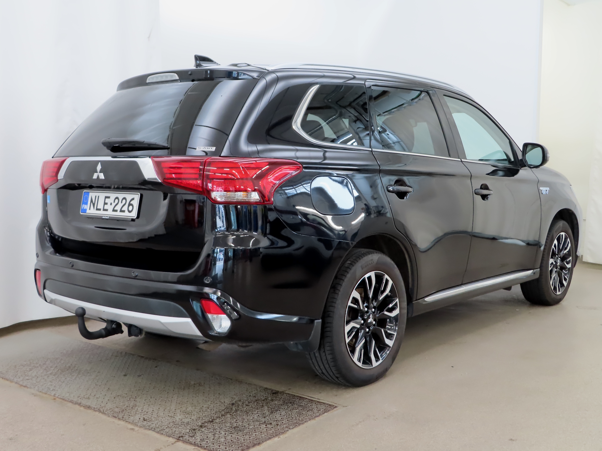 Mitsubishi Outlander PHEV 2018, kuva 4/10