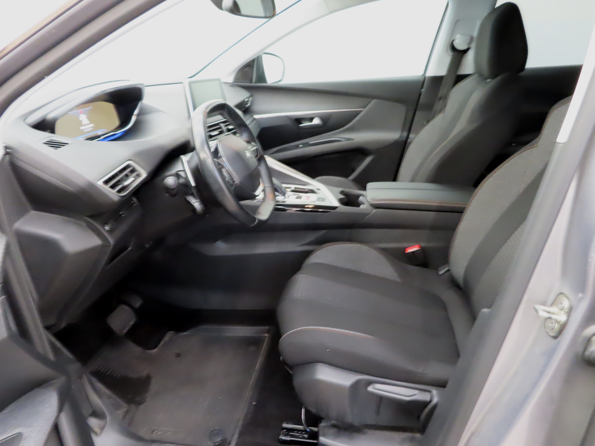 Peugeot 3008 2020, kuva 6/10