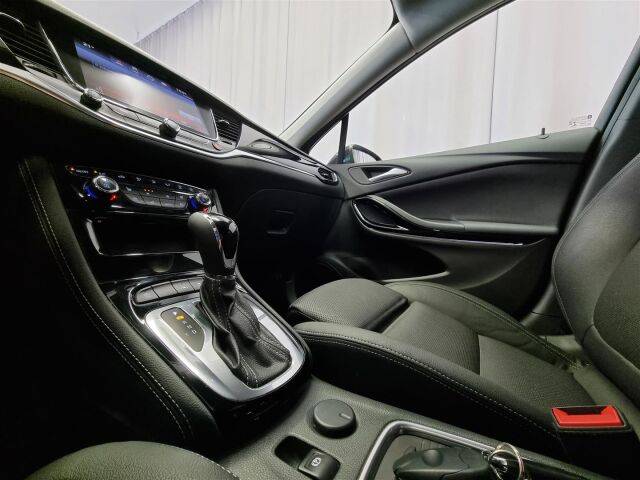 OPEL Astra 2019 Sports Tourer Executive 150 Turbo A / Keyless / AGR-penkit / Pa-lämmitin / Koukku / P-kamera / Navi