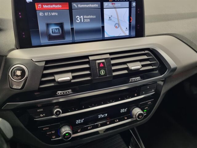 BMW X3 2018 G01 xDrive20d A Business / Navi / Webasto / Tutkat / Ylläpitolaturi