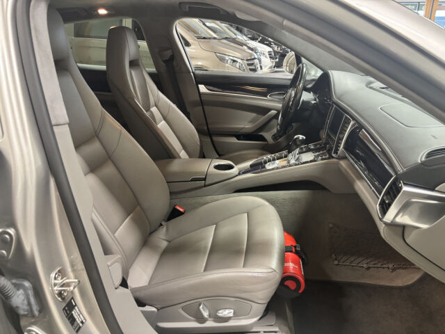 PORSCHE Panamera 4S 2011 PANAMERA 4S V8 PDK *Alcantarakatto *20" 911 Turbo -vanteet *Ilmajouset *Bose *Kattoluukku *Bicolor -