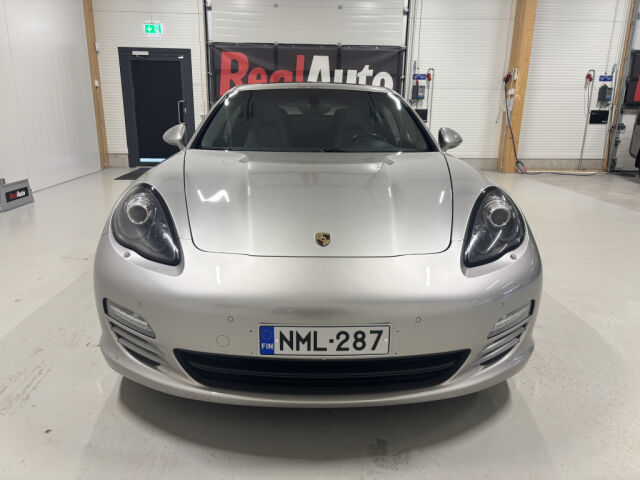 PORSCHE Panamera 4S 2011 PANAMERA 4S V8 PDK *Alcantarakatto *20" 911 Turbo -vanteet *Ilmajouset *Bose *Kattoluukku *Bicolor -