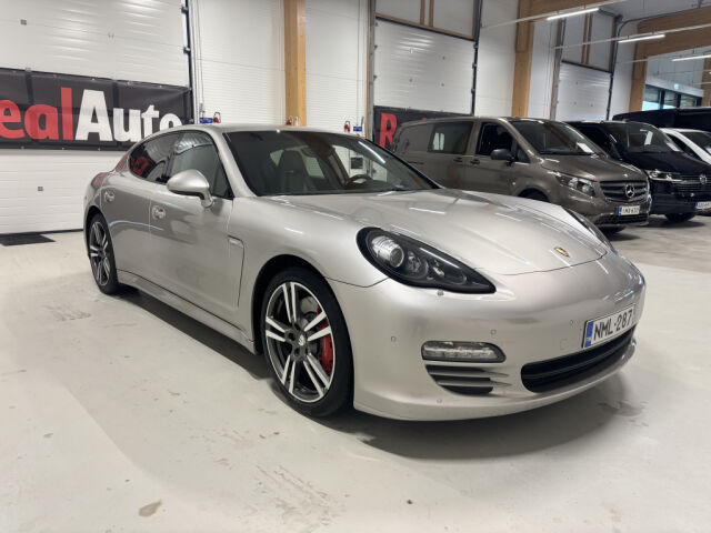PORSCHE Panamera 4S 2011 PANAMERA 4S V8 PDK *Alcantarakatto *20" 911 Turbo -vanteet *Ilmajouset *Bose *Kattoluukku *Bicolor -