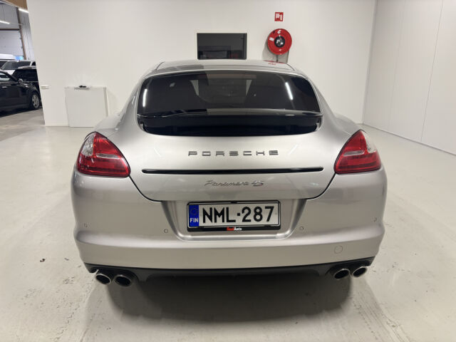 PORSCHE Panamera 4S 2011 PANAMERA 4S V8 PDK *Alcantarakatto *20" 911 Turbo -vanteet *Ilmajouset *Bose *Kattoluukku *Bicolor -