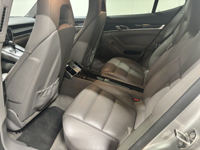 PORSCHE Panamera 4S 2011 PANAMERA 4S V8 PDK *Alcantarakatto *20" 911 Turbo -vanteet *Ilmajouset *Bose *Kattoluukku *Bicolor -