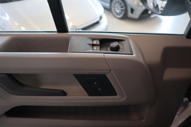 VOLKSWAGEN CRAFTER 2022 35 alusta 2,0 TDI 103 kW 8at, 4490  ALV-vähnennyskelpoinen!