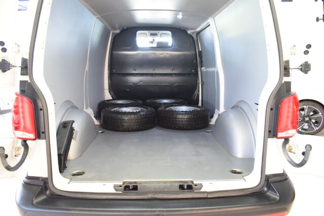 VOLKSWAGEN Transporter 2022 umpipakettiauto 2,0 TDI 81 kW