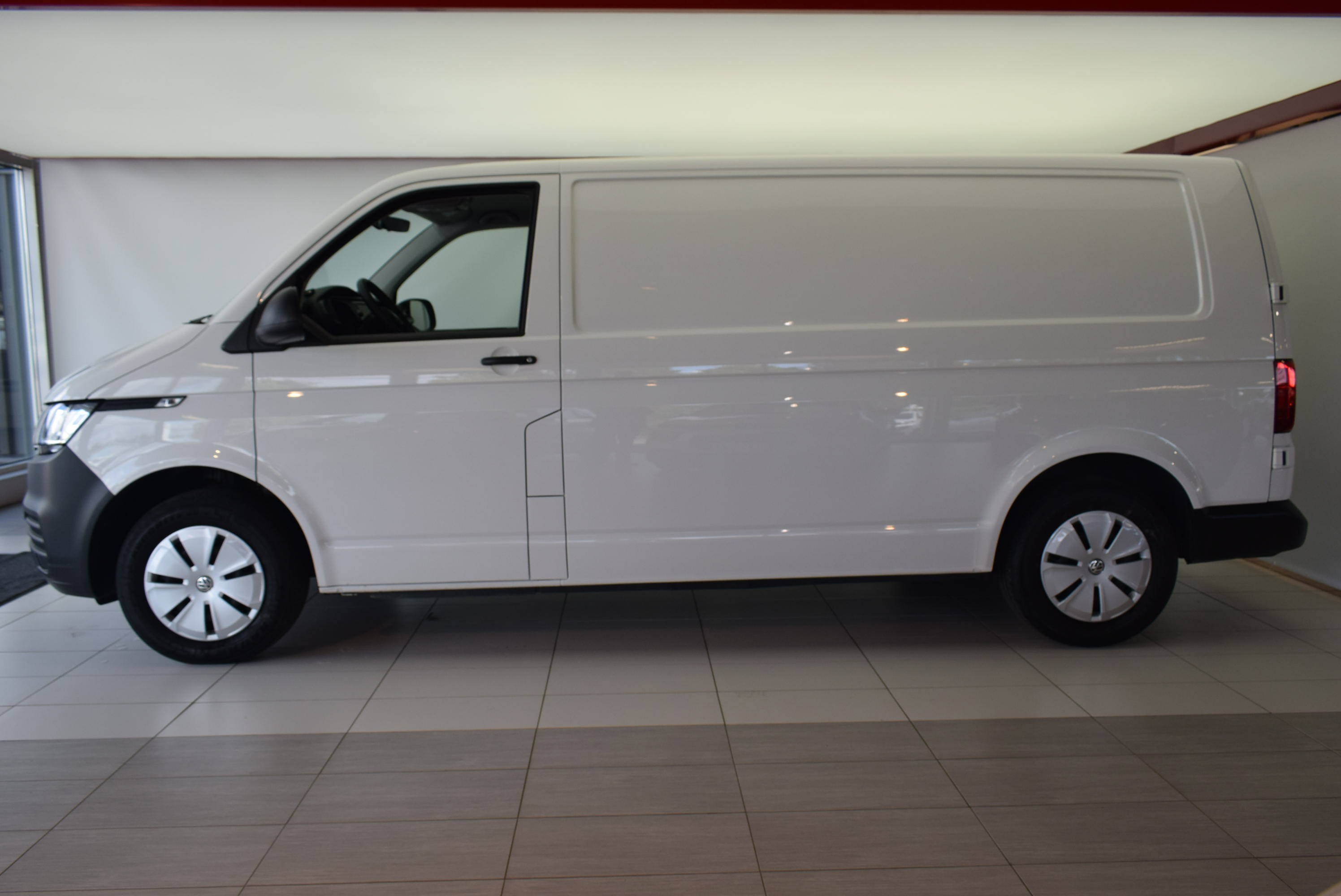 Volkswagen Transporter 2022, kuva 4/15