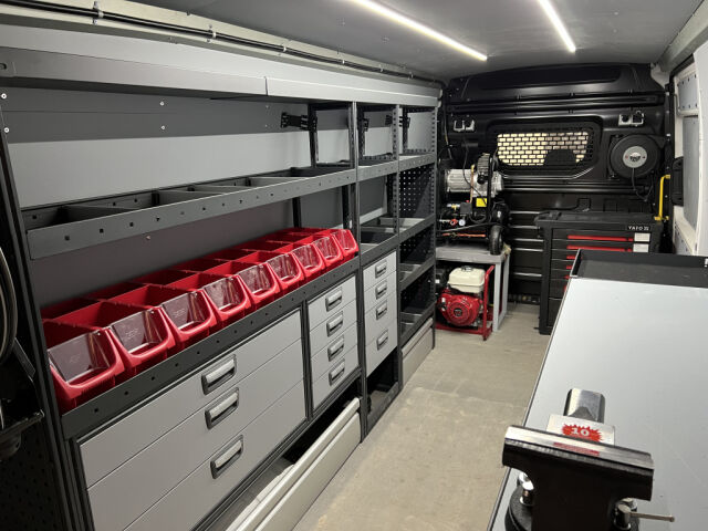 VOLKSWAGEN CRAFTER 2018 2.0TDI SIS ALV! *TYÖKALUAUTO SISÄLTÄEN TYÖKALUT *HUOLTOAUTO *KATSO KUVAT