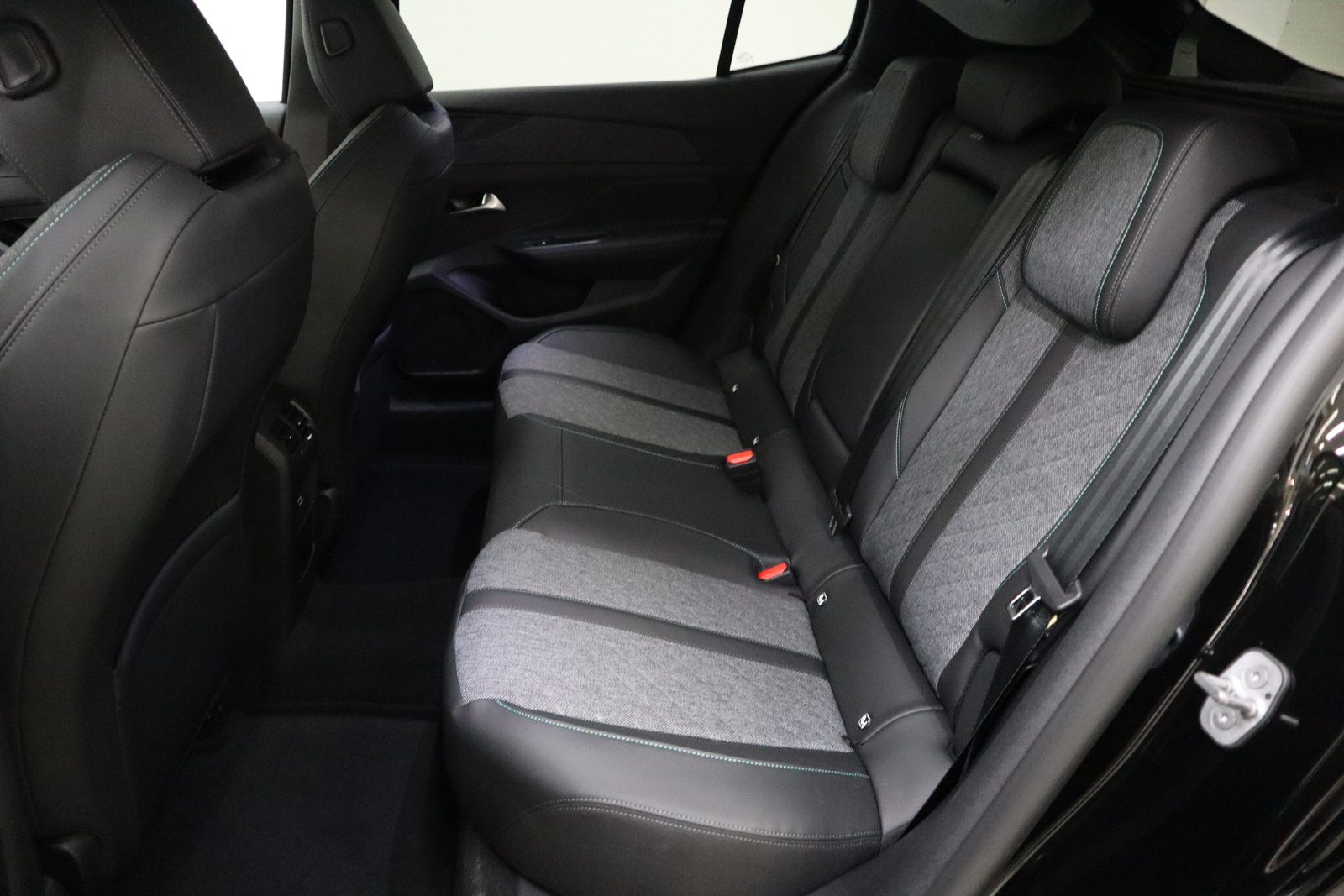 Peugeot 408 2023, kuva 6/12