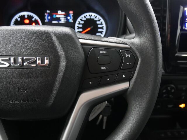 ISUZU D-Max 2024 Space Cab 163 TDi 4WD 6MT LX Black Edition