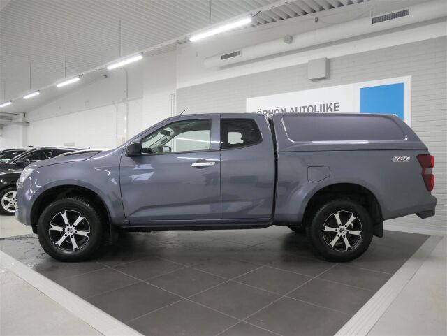 ISUZU D-Max 2024 Space Cab 163 TDi 4WD 6MT LX Black Edition