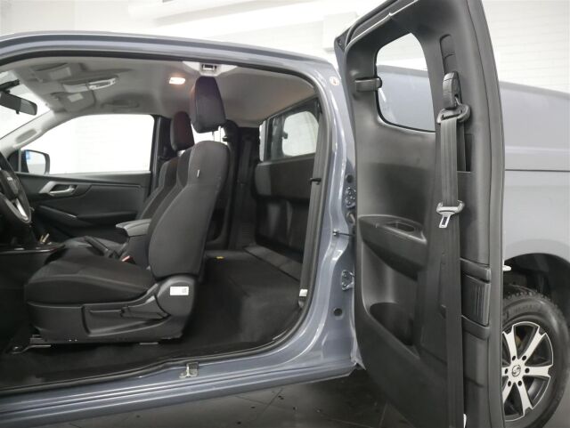 ISUZU D-Max 2024 Space Cab 163 TDi 4WD 6MT LX Black Edition