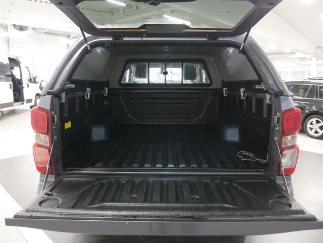 ISUZU D-Max 2024 Space Cab 163 TDi 4WD 6MT LX Black Edition