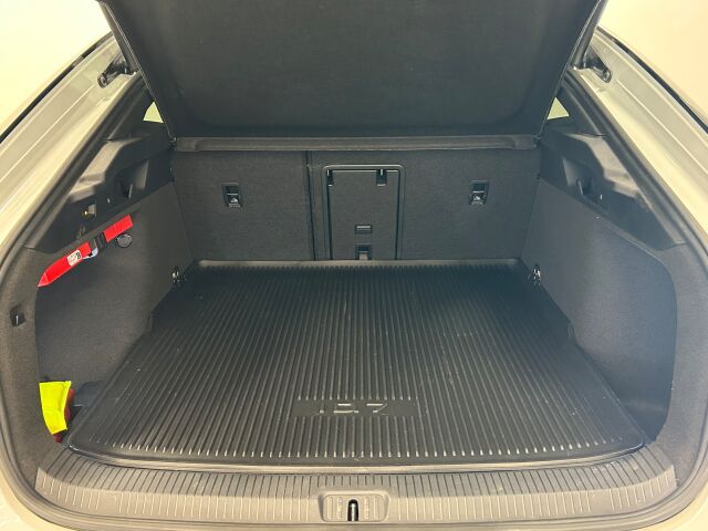 VOLKSWAGEN ID.7 2024 Pro Elegance 210 kW Akku 77 kWh