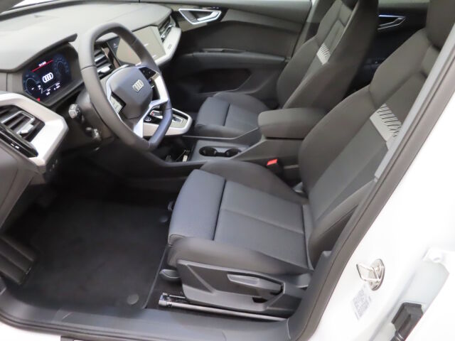 Audi Q4 e-tron 2026 45 e-tron quattro Vorsprung Edition: Tehdastakuu viisi vuotta/ 100 000km.