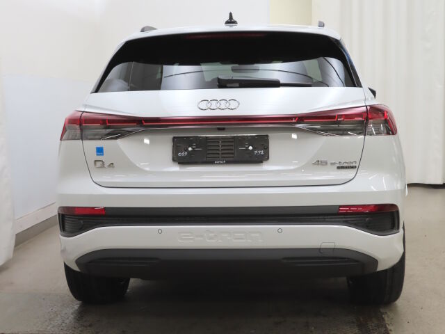 Audi Q4 e-tron 2026 45 e-tron quattro Vorsprung Edition: Tehdastakuu viisi vuotta/ 100 000km.