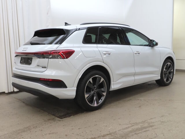 Audi Q4 e-tron 2026 45 e-tron quattro Vorsprung Edition: Tehdastakuu viisi vuotta/ 100 000km.