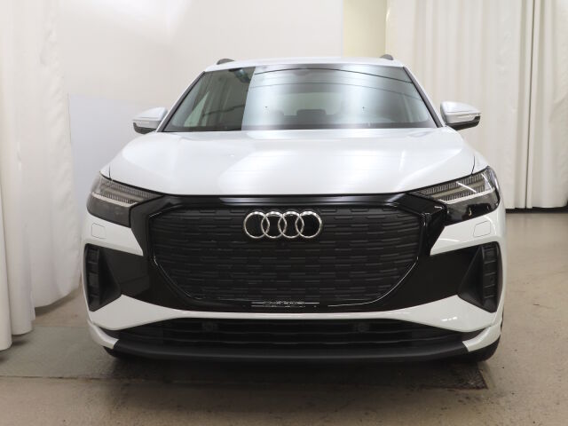 Audi Q4 e-tron 2026 45 e-tron quattro Vorsprung Edition: Tehdastakuu viisi vuotta/ 100 000km.