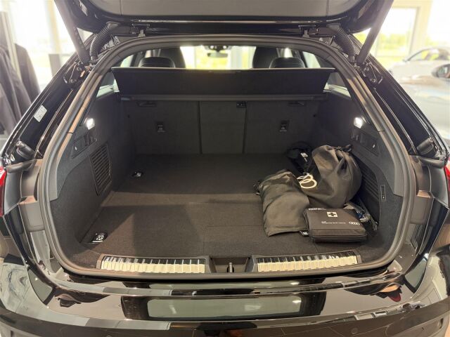 Audi A5 2026 Avant e-hybrid quattro 220 kW | Tehdastakuu 5v / 100tkm |