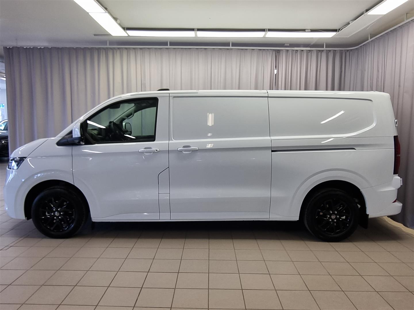 Volkswagen Transporter 2026, photo 3/18