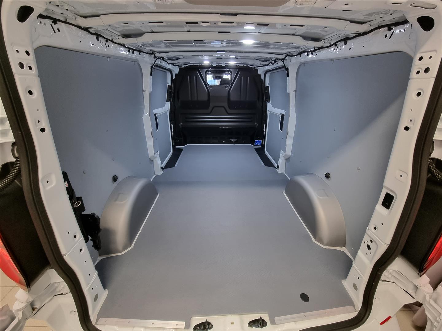 Volkswagen Transporter 2026, photo 7/18