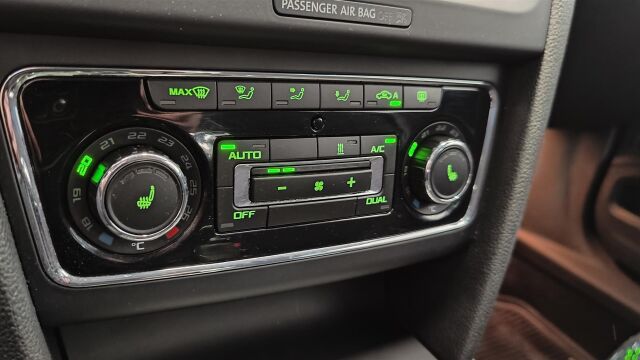 SKODA Superb 2014 Combi 2,0 TDI 140 Ambition Business DSG Autom.