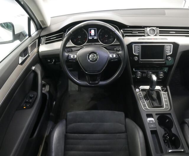 VOLKSWAGEN Passat 2015 Variant Highline 2,0 TDI Biturbo 176 kW (240 hv) 4MOTION DSG-automaatti