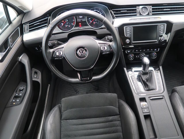 Volkswagen Passat 2015 Variant Highline 1,8 TSI 132 kW (180 hv) BlueMotion Technology DSG-automaatti