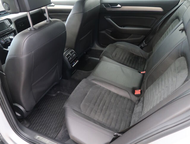 Volkswagen Passat 2015 Variant Highline 1,8 TSI 132 kW (180 hv) BlueMotion Technology DSG-automaatti