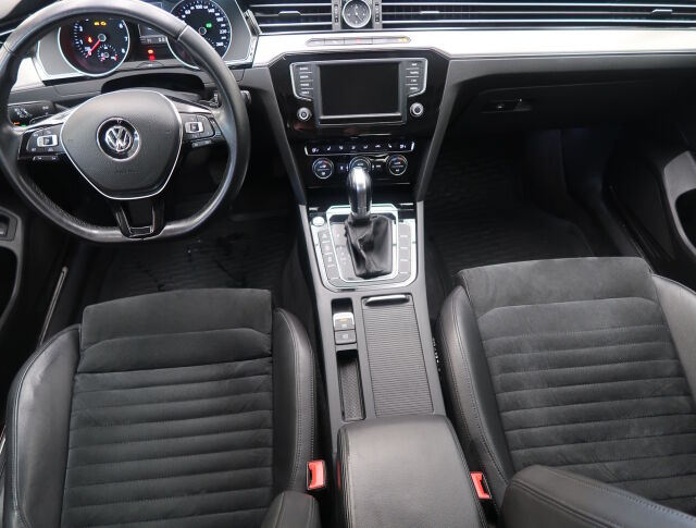 Volkswagen Passat 2015 Variant Highline 1,8 TSI 132 kW (180 hv) BlueMotion Technology DSG-automaatti